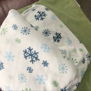 Twin snowflake flannel sheet set and bed skirt